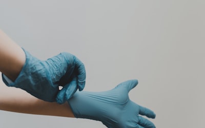 House cleaning service Auckland - professional cleaner vacuuming a living room